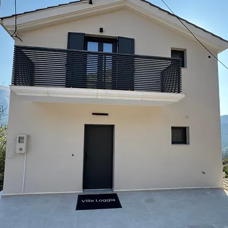 فيلة Loggia